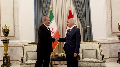 الرئيس رشيد يستقبل نظيره بزشكيان في قصر بغداد