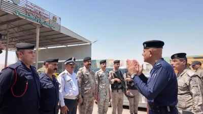 الزيدي يفتش سيارات الحشد ويلغي الطريق العسكري في الأنبار