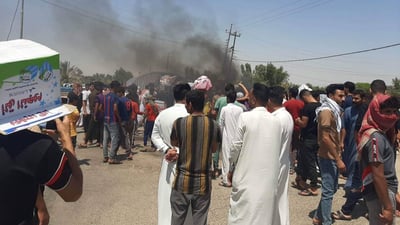 مصدر: محافظ الديوانية في طريقه إلى المهناوية لإقناع المتظاهرين بفتح الطريق (صور)