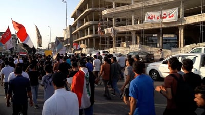 فيديو: شباب البصرة يستذكرون تشرين بمسيرة من العشار إلى المعقل