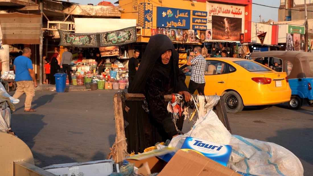 من يرضي “أم زعلان”؟.. مسنة في الكوت تعمل من الفجر إلى المغرب مقابل 5 آلاف دينار