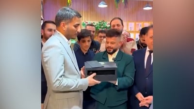 فيديو: هدية حب من لبناني لمحافظ النجف.. “صابونة” تعيد للوجه شبابه