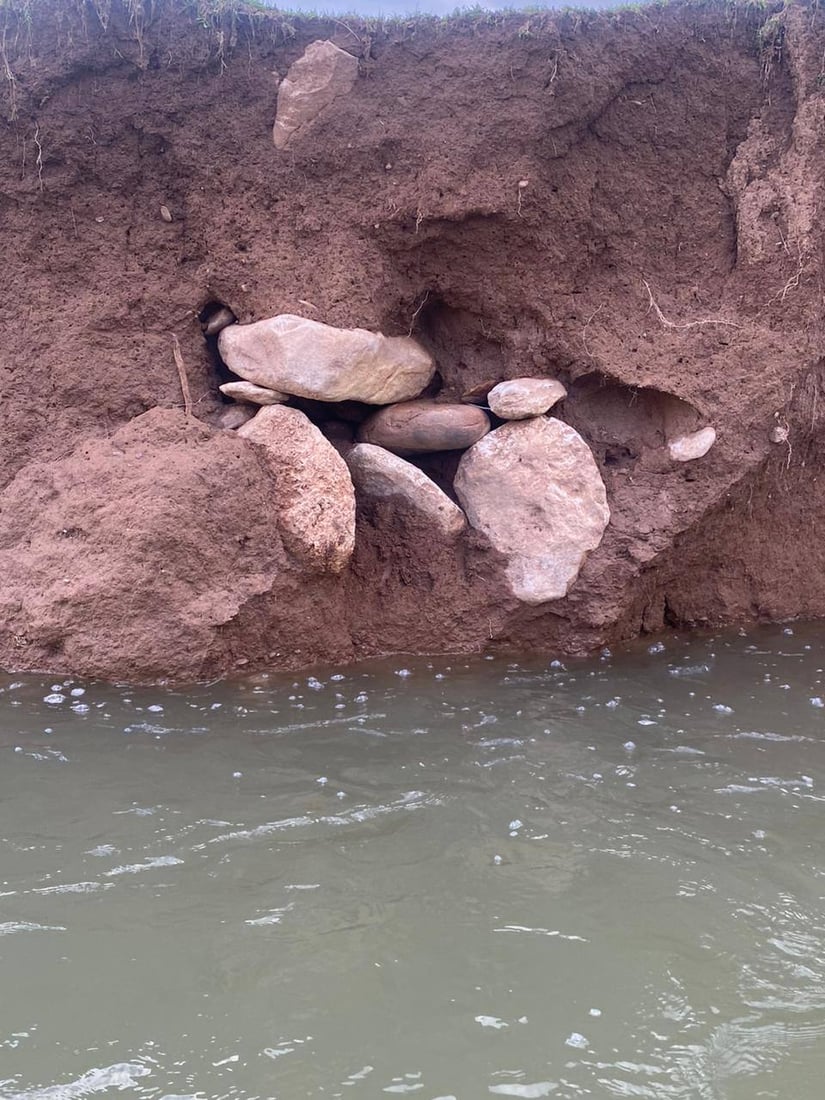 السيول الغزيرة شقّت نهراً وكشفت القبور القديمة شمالي دهوك (فيديو)