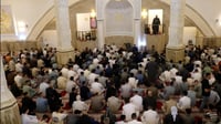 صلاة العيد في جامع الرزاق وسط سامراء.. دعوة لنشر المحبة ...