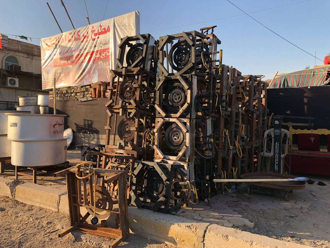 صور من كواليس وليمة عاشوراء في شارع فلسطين: 450 قدر “تمن وقيمة” هذا العام