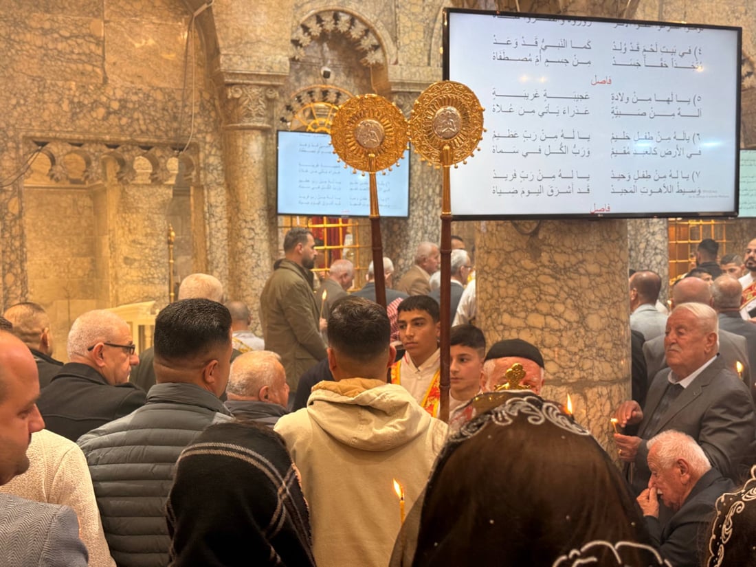 صور: سريان برطلة الأرثوذكس يحيون القداس الإلهي.. شموع وأمنيات للعراق