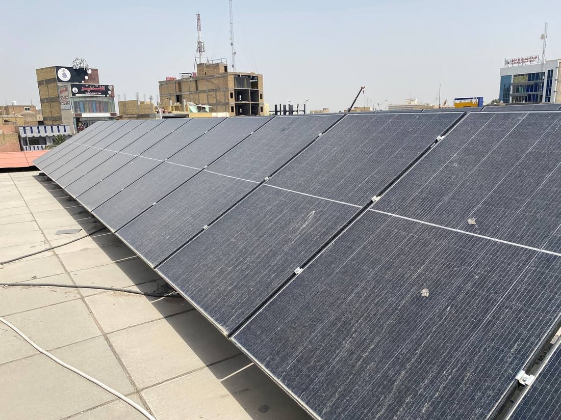 صور: مكتبة الناصرية أول مؤسسة تزيل المولدة وتعتمد الطاقة الشمسية.. بدعم أميركي