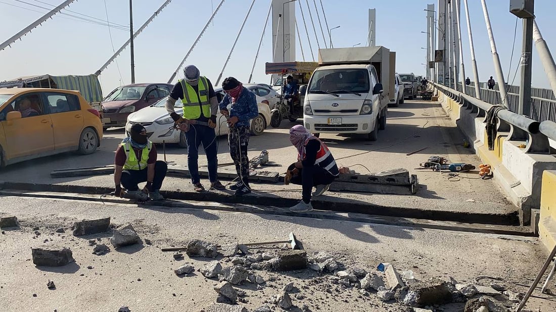 فيديو: صيانة جسر الحضارات وسط الناصرية.. لكن الطريق مازال سالكاً