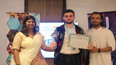 لە ماڵدیڤ خوێندكارێكی زانكۆی سلێمانی سێ خەڵاتی بەدەستهێنا