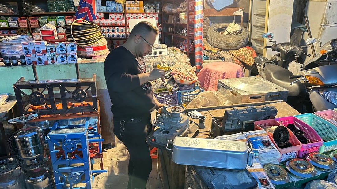 صور من سوق “الصوبات” في الكوت.. لا شيء يتفوق على “البالة اليابانية”