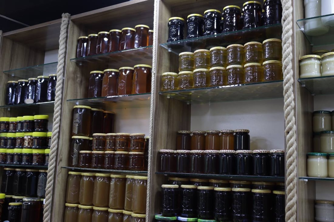 عسل البغدادي في ذروة الموسم.. 5 أصناف طبيعية يفضلها المرضى وكبار السن (صور)