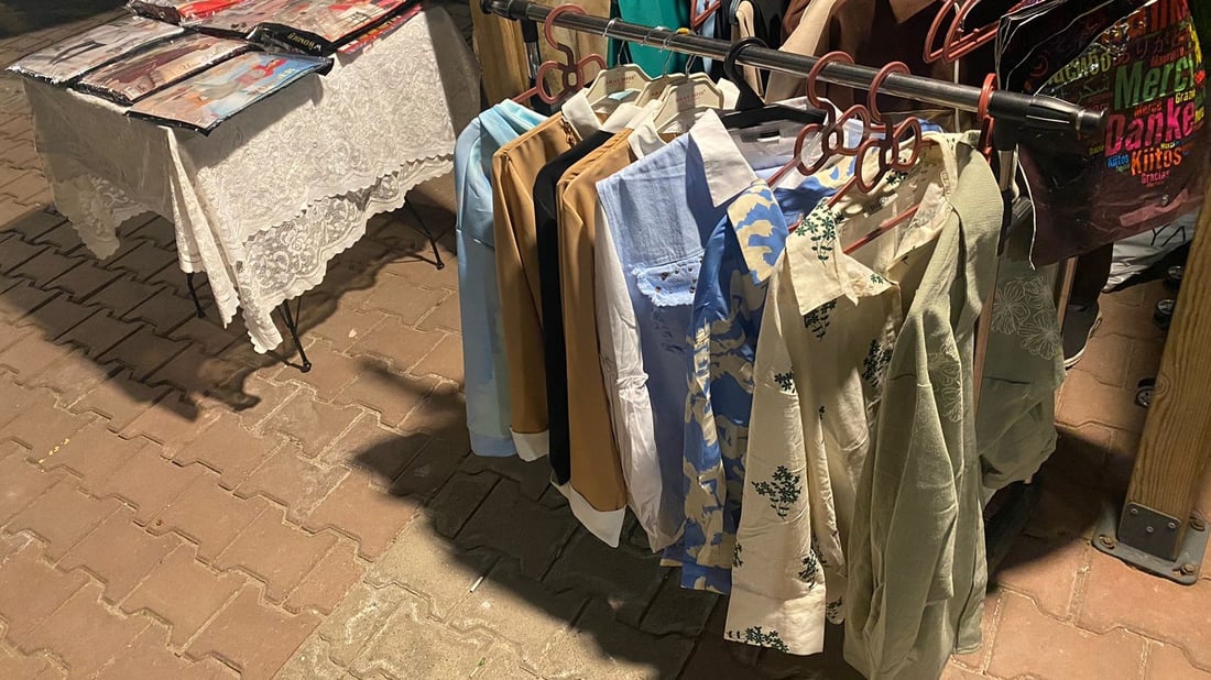 صور: سكان مجمع اليمامة في بغداد يتعرفون على بعضهم في بازار.. ونسخة أخرى في العيد