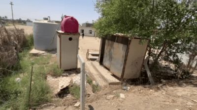 ناشط يثور من داخل مدارس المشخاب.. والرد بافتتاح بنايتين (صور)
