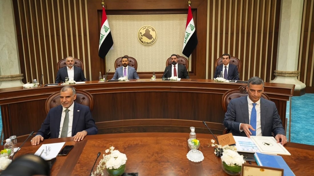 وزير المالية من البرلمان: 7.7 تريليون دينار رواتب شهرية والحكومة ملزمة بدفعها