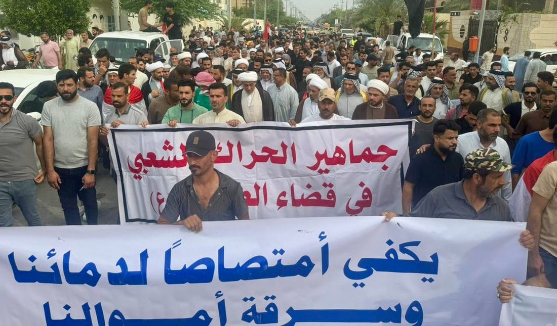صور: معممون ووجهاء يتقدمون تظاهرة شمال البصرة وإغلاق مدخل حقل غرب القرنة