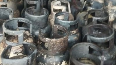 ئۆتۆمبێلێکی غاز فرۆش بە بتڵەکانەوە سووتا