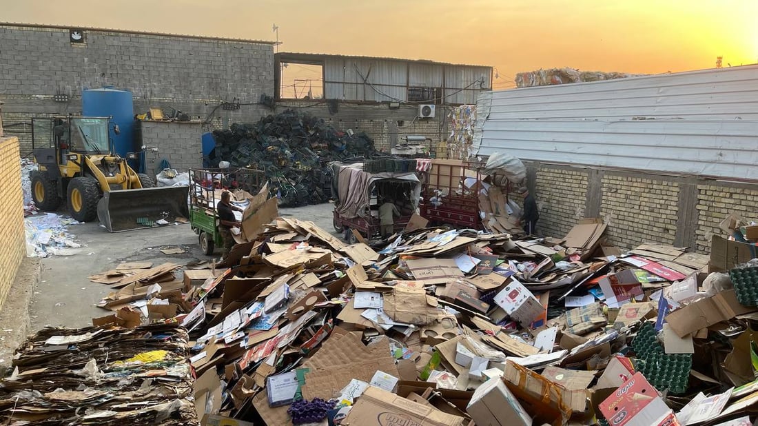 مدينة الصدر تصدّر أطنان الكارتون إلى كردستان.. صور من مكبس قطاع 1