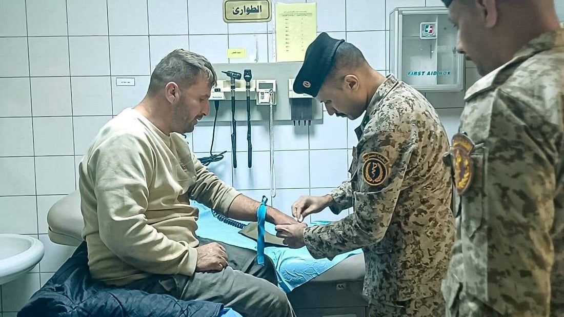 بغداد تتابع المشهد الهوليودي في بحر الفاو.. شاهد انتشال المروحية للصيادين