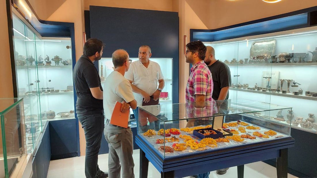 أخلص للفن حتى مع أمير قطر.. الأعظمية تجمع “الكبار” لتحية طالب البغدادي (صور)