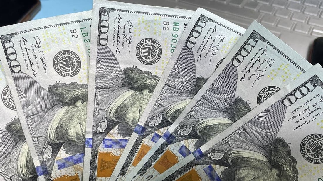 Daily currency exchange rates