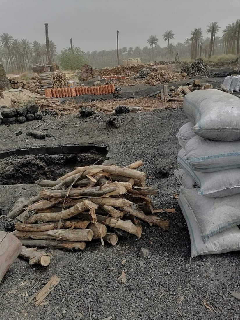 مهنة “الدخان الأسود”.. ديالى تمنع صناعة الفحم رسمياً وتغلق “الكوَر” (صور)
