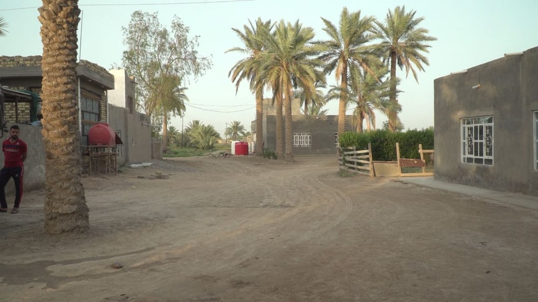 صور: المياه ستصل إلى أهل الخميسية في الحمزة الغربي.. يغتسلون في النهر منذ 10 سنين!
