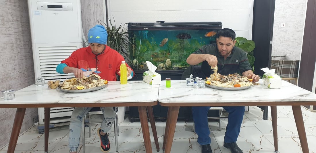 المطعم يتحدى الزبائن.. اذا أكملتم قصعة الباجة تفوزون بمليون دينار!