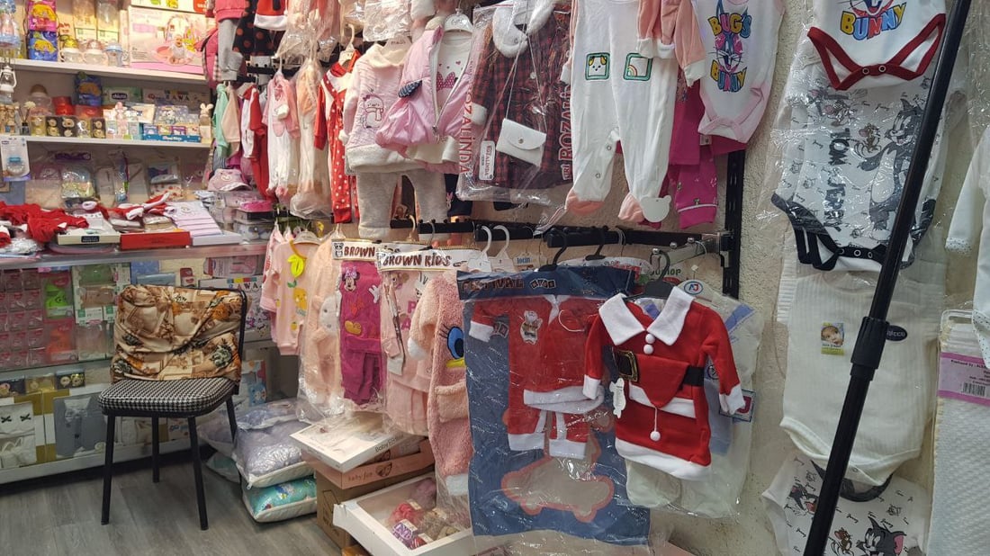 صور: “بابا نويل” ينعش أسواق سدة الهندية في بابل.. إقبال على الهدايا والأشجار