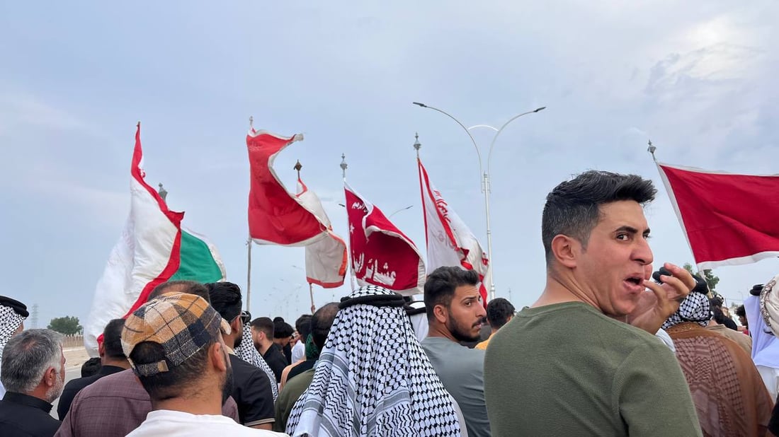 عشائر الهارثة تخرج راياتها للتظاهر.. الإهمال بات لا يطاق وهذه مجرد بداية (صور)