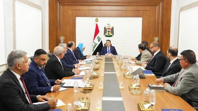 السوداني يبحث مع علي العلاق وطيف سامي تعظيم الإيرادات غير النفطية