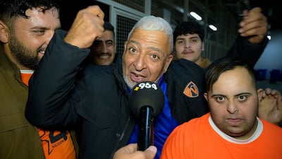 فرحة هستيرية في مدرجات ديالى.. البرتقالي قطع أسلاك الكهرباء في بغداد