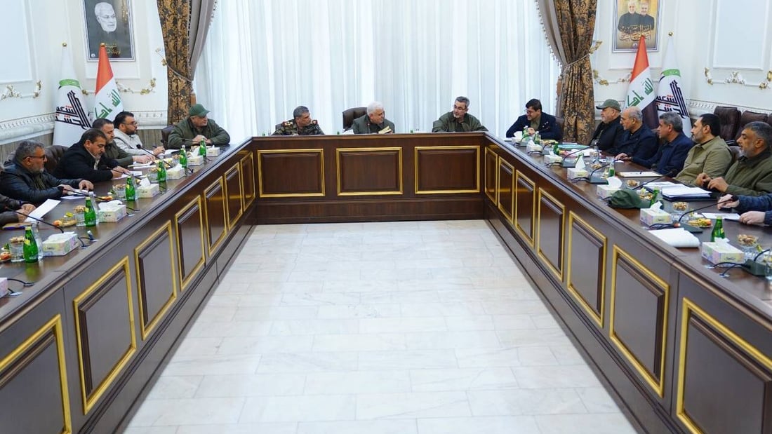 الفياض يجتمع بقادة الحشد ويوجه بتعزيز القطعات على حدود سوريا