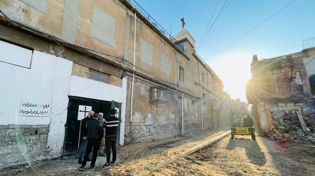 الموصل: لتسهيل أعياد الميلاد ورأس السنة.. تبليط أزقة كنيسة مار توما (صور)