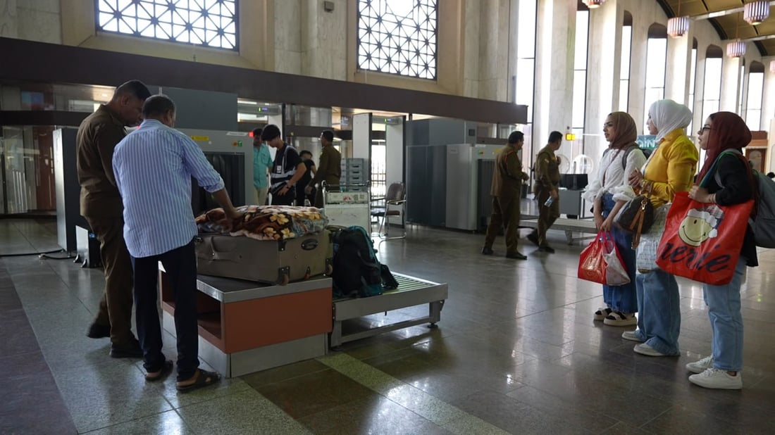 مدرج مطار البصرة لا يهدأ.. زوار الأربعينية يتدفقون عبر شركات الخليج وخط الشارقة