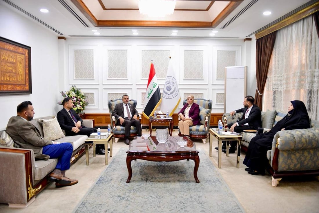 ازدحام في مكتب وزيرة المالية.. 19 نائباً يناقشون الموازنة مع طيف سامي