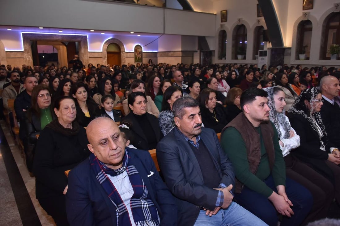 الحمدانية قبل قليل: قداس الميلاد حزين في كنيسة مار بهنام باستذكار فاجعة العرس