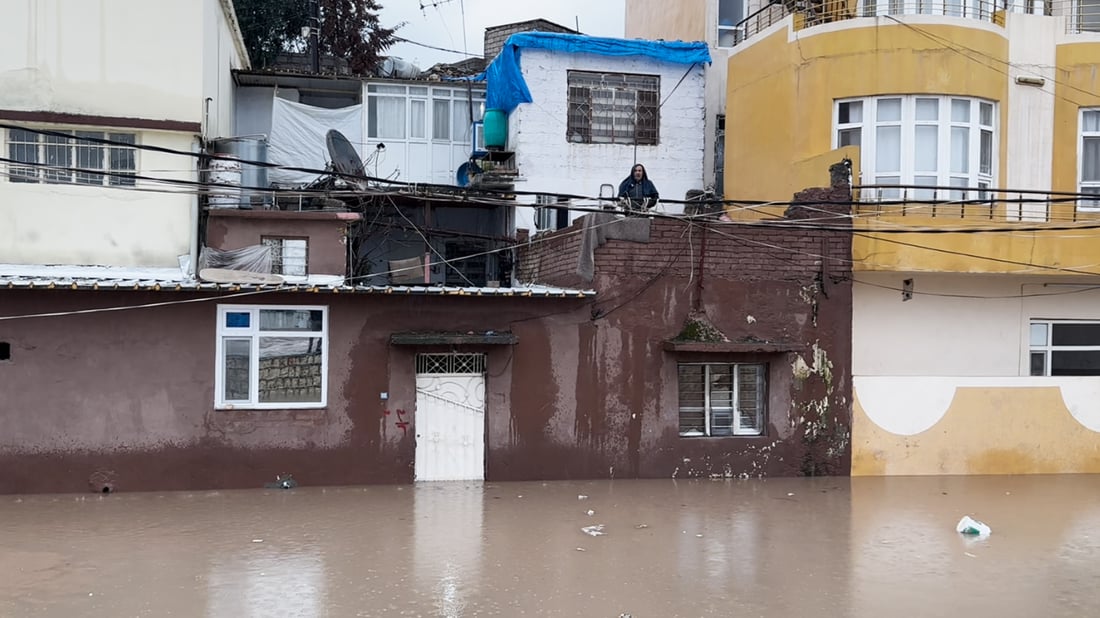 پۆلیسی زاخۆ: ئاو بەرزبوویەوە پەیوەندیمان پێوە بکەن