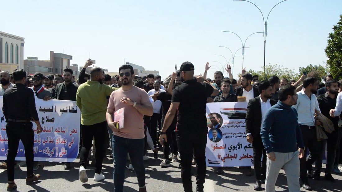 فيديو من تظاهرة صلاح الدين: رئيس مجلس المحافظة وعد المحاضرين بتعيينات