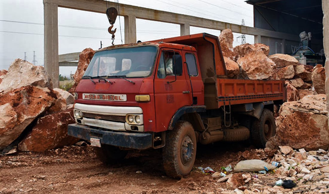 القائم: العثور على جثة “ناقل الحجر” بآثار إطلاقات في الرأس