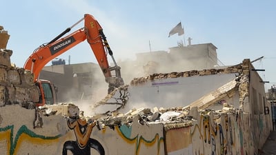 جرافات البلدية تزيل أقدم مدارس مدينة الصدر.. من هنا تخرج الكاطع وفلاح حسن