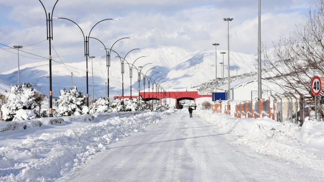هاتوچۆ بەئۆتۆمبێلی تایبەت لە مەرزی حاجی ئۆمەران رادەگیرێت