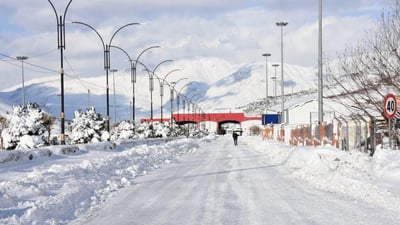 هاتوچۆ بەئۆتۆمبێلی تایبەت لە مەرزی حاجی ئۆمەران رادەگیرێت