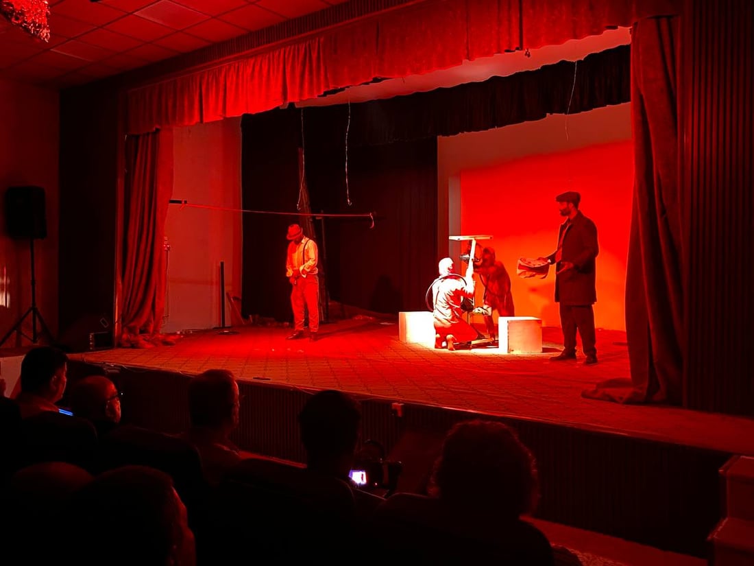 الناصرية: “في انتظار فلاديمير”.. تحاكي “منقذ آخر الزمان” وتثير أسئلة وجودية