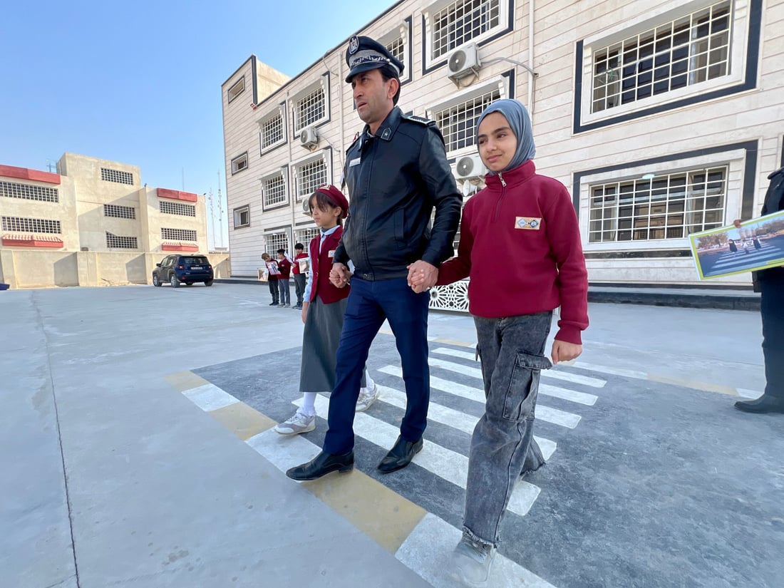 صور: ضباط مرور في مدارس الزبير وسفوان لتدريب المعلمين على السلامة المرورية