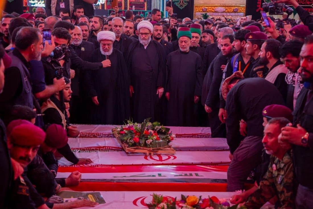 صور: ممثل المرجع السيستاني يصلي على ضحايا الحشد الشعبي