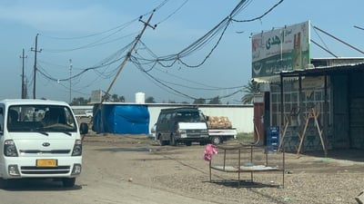 فيديو: هبّة رياح نكبت مناطق أبو غريب.. عشرات الأعمدة سقطت والملعب تدمّر