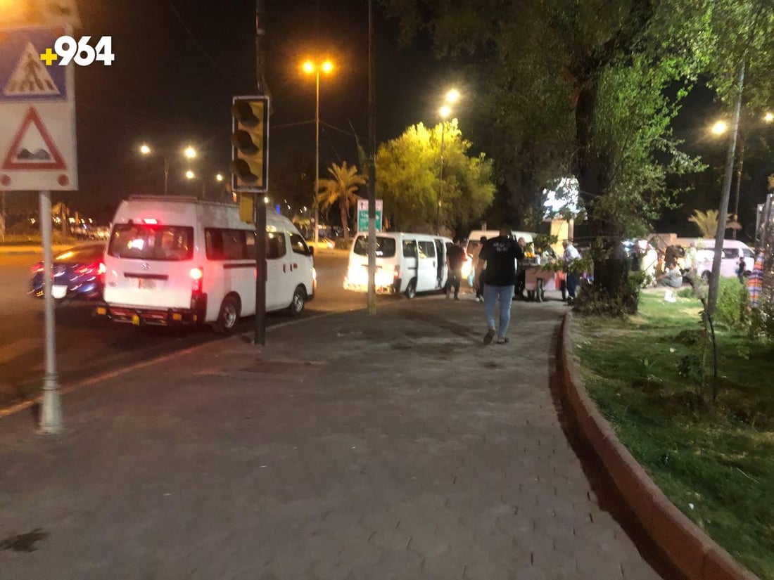 “كيات” المحمودية لا تتوقف: عمال بغداد فجراً و”المول” بعد منتصف الليل (صور)