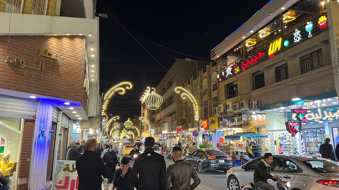 صور ليلية من الأعظمية: شارع سهام المتولي بإنارة جديدة وتاج معلق