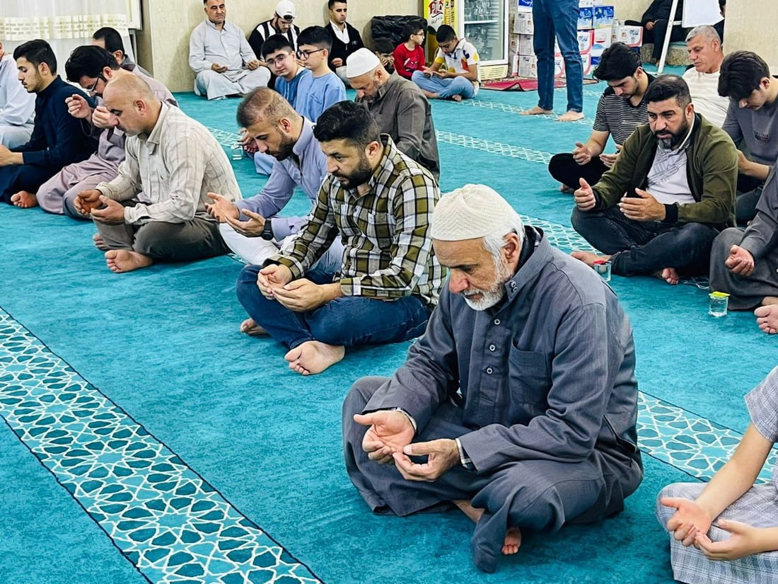 شاهد ليلة القدر في كركوك.. “تراويح وتسابيح” وأطباق متنوعة في جامع ابن الوليد
