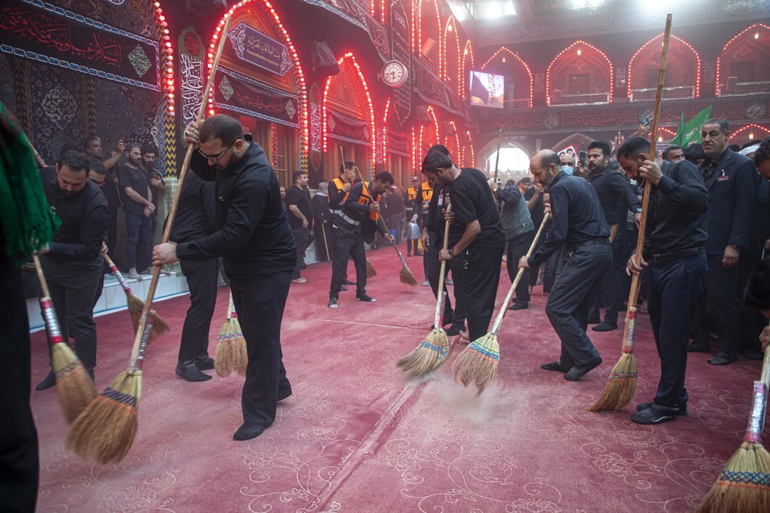 صور من صحن الإمام العباس بعد ركضة طويريج.. حملة تنظيف وإعادة ترتيب المحتويات